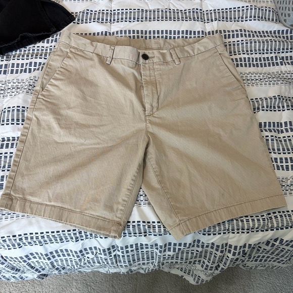 Michael Kors Tan Flat Front Men Shorts MSRP $35 - Picture 2 of 5